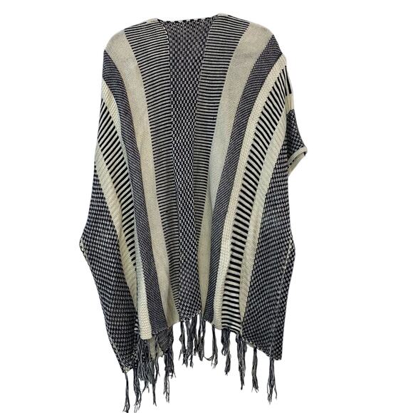 Tobi Cream & Black Patterned Open Cardigan with Fringe - Picture 2 of 5